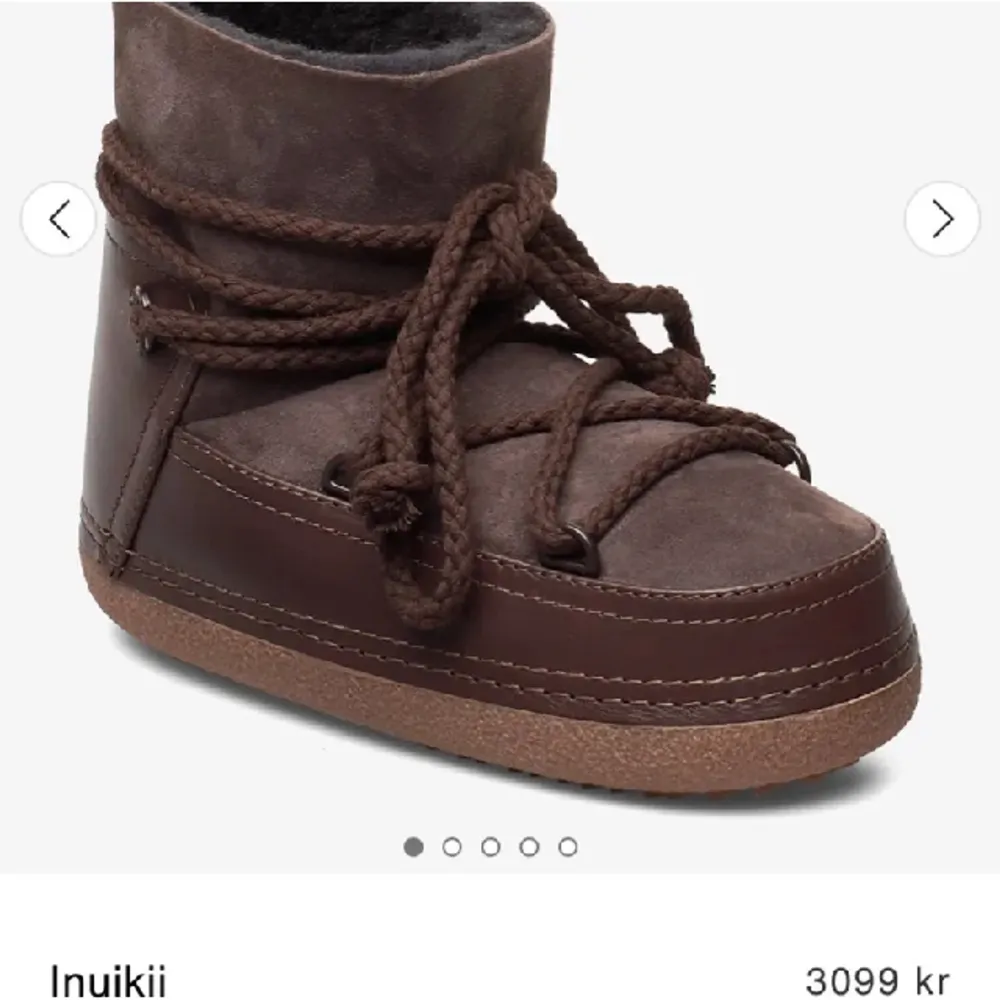 Säljer mina inuikiis då jag hellre vill ha ett par andra💕 storlek 39, nypriset är 3099kr och skorna har som ett jack bak på skorna men verkligen ingenting man märker!! Är även väldigt öppen för ifall någon vill byta sina par inuikiis💕. Skor.