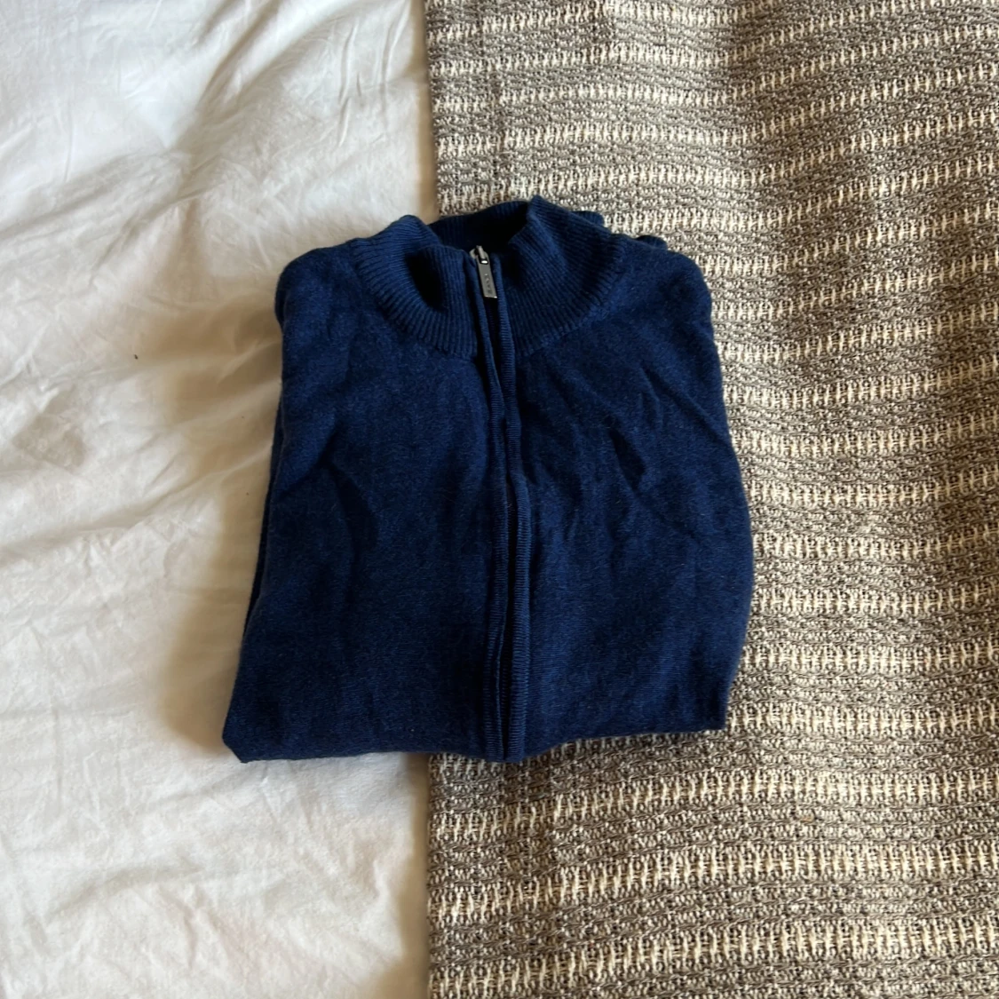 Blå stickad kofta - 90