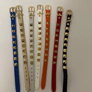 Säljer dessa oanvända nitarmbanden som liknar valentino!!💗 säljer för 250kr/st❤️