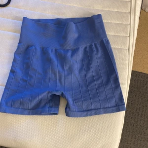Cykelbyxor h&M - Träningsshorts/ cykelbyxor ifrån H&M, kommer inte till användning
