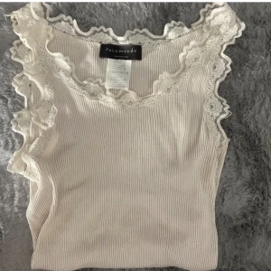 Rosemunde linne - Säljer detta ljusrosa rosmunde linne som är köpt från Åhlens för 429kr. Är i storlek L men sitter som en S❣️