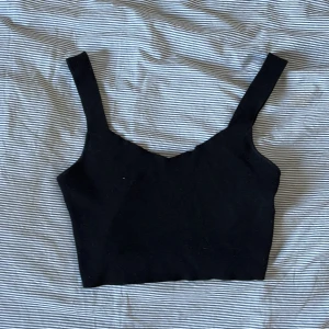 Svart topp - (Tryck inte på köp nu direkt) kolla gärna min prodil❤️