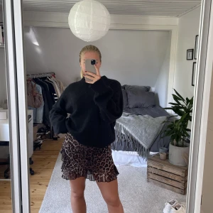 Leopard kjol - Leopard kjol i mesh tyg och med en underkjol. Använd ett fåtal gånger så i nyskick.