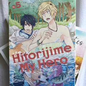 Vol. 5 av den älskade BL-manga-serien Hitorijime My Hero. På Engelska. Läst igenom 3 ggr på sin höjd. Se bild 3 för liten defekt - inget som är i själva boken eller på sidorna.