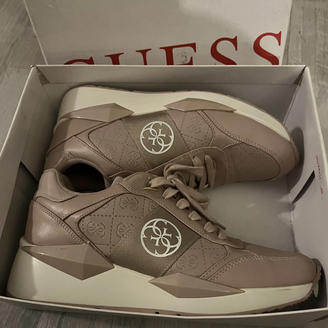 Guess sneakers  - 90