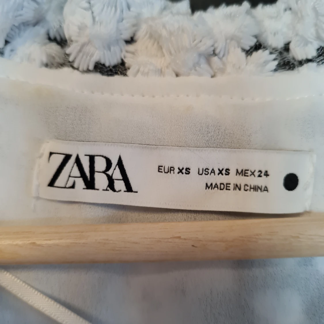 Oanvänd klänning från Zara - 90