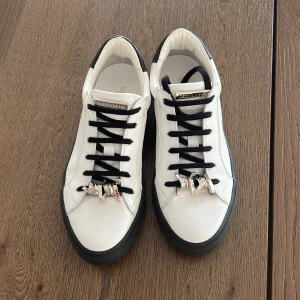 DSQUARED2 - DSQUARED2 skor, använda några få gånger. 