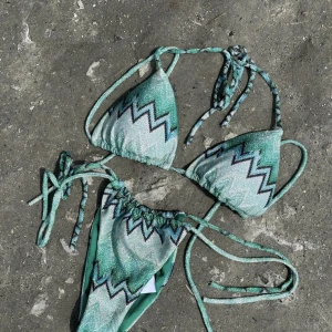 Desgin by si - Desgin by si bikini som är helt ny och aldrig använd skit snygg💚