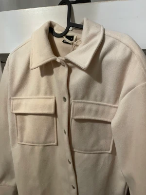 Kappa - Jag säljer nu den här kappan som jag har haft i några månader men har knappt aldrig använt.