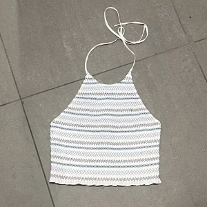 Halterneck topp - Topp från Zara, passar S-M 💛