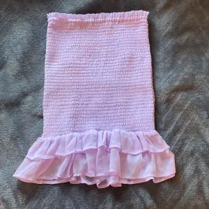 Snygg kjol till sommaren, säljer för att den används för dåligt, pris kan diskuteras.