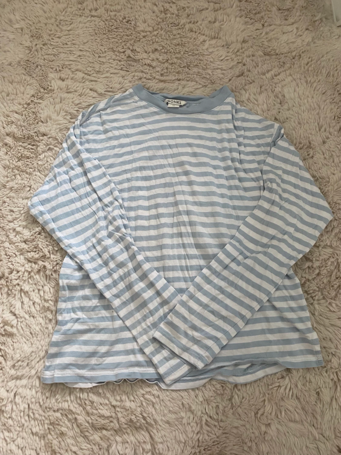 Blåvit randig tröja