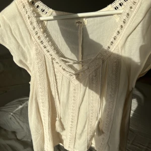 Söt topp🩷 - Super söt topp från hollister 🤍 aldrig kommit till användning! 