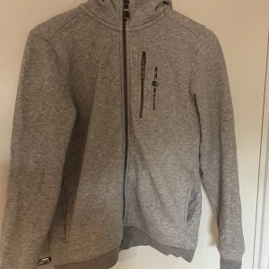 sail racing - säljer min sail racing tröja i storlek 170 men passar mig som är s