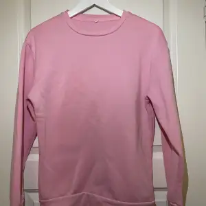 Rosa tröja som är använd 2 gånger och känner inte att den passar min stil, säljer för 100kr då jag vill få bort den bara.