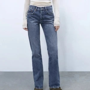 Midrise jeans från zara💕 - Skit snygga jeans från zara i bra skick!💓Du står för frakten