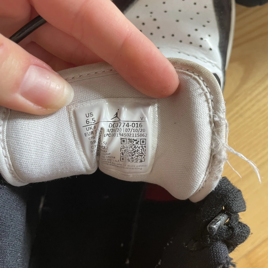 Jordans, röd & svart st. 37.5 - 91