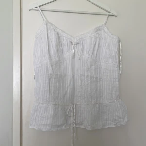 Så fint vitt linne  - Världens finaste linne som tyvärr va för stort för mig. Storlek L 