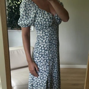 Klänning Missguided - Säljer min fina klänning från Missguided. Använd fåtal gånger. Storlek 36/S🦋 