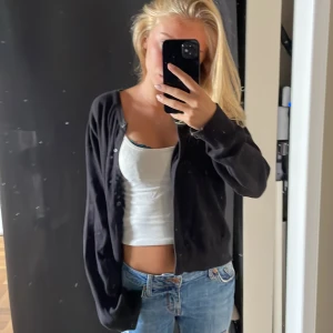 Kofta - Jätte snygg svart kofta ifrån h&m som tyvärr är lite för stor för mig! 