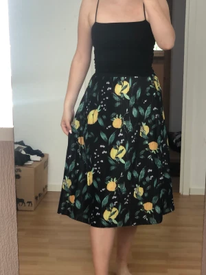 Kjol  - Använd 1 gång Nyskick 