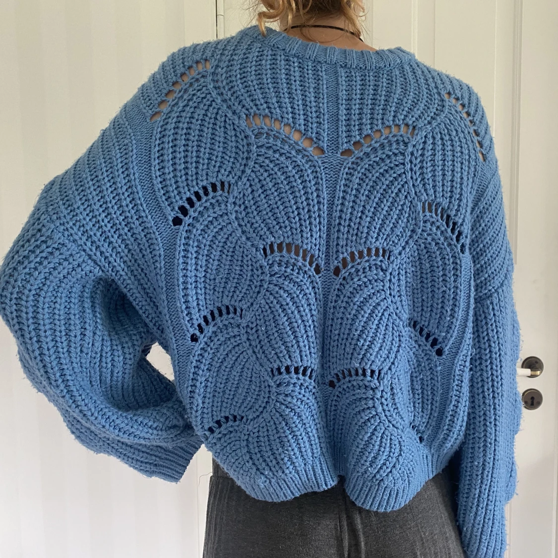 Stickad blå tröja - 90