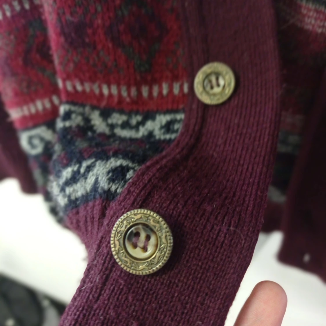 Stickad kofta med knappar - 90