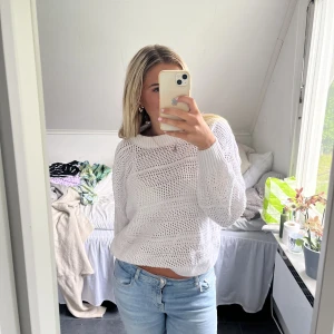 Tröja med hålmönster - jättefin vit tröja med hålmönster