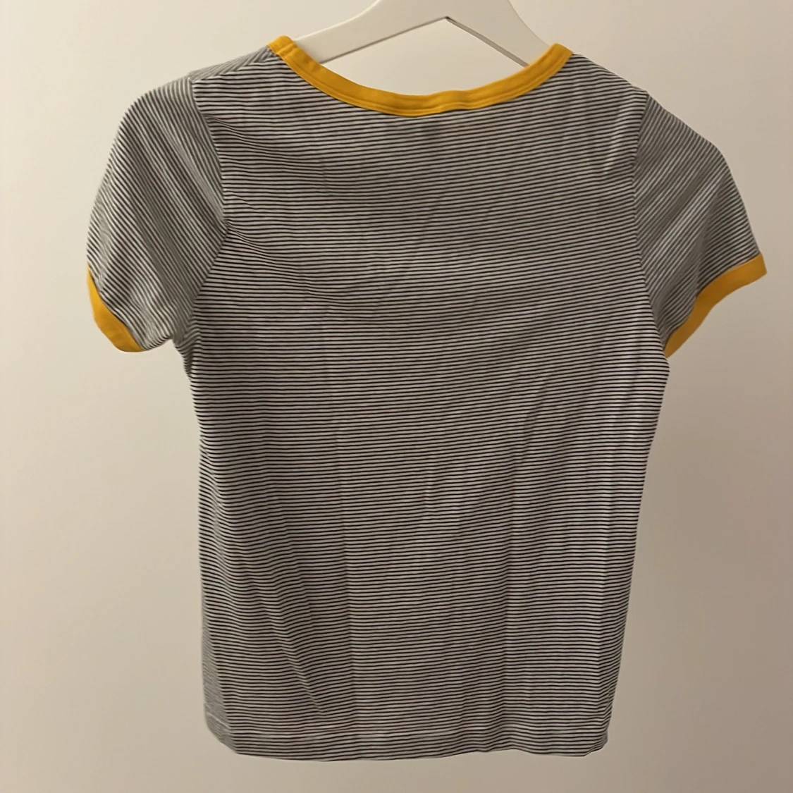 Randig/lite gul tröja - 90