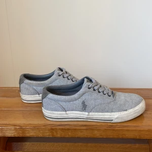 Ralph Lauren skor - Gråa Ralph Lauren skor. Knappt använda 