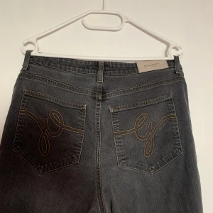 Gant Jeans - Gant jeans, midwaist/lowwaist, straight leg, märkta med stl 42 men passar S🫶