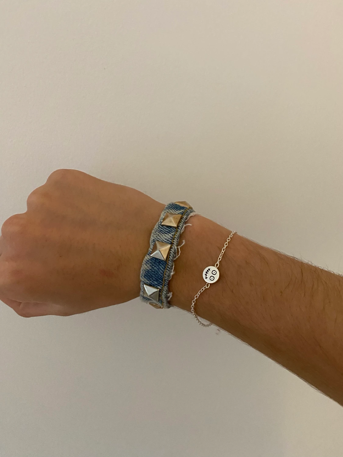 Jeans armband guldiga nitar  - 90