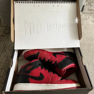 Air Jordan 1 mid - Aj1 mid black/red 8/10 cond Strl 38,5 eu
