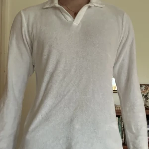 Gran Sasso tröja - Gran sasso tröja som använts typ 2 gånger. Ny pris ligger på 1599 och är i strl S. Den är rätt liten i storleken. 🙌😎