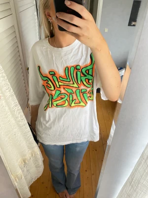 Äkta billie eilish merch - Äkta billie eilish collabration med bershka! 