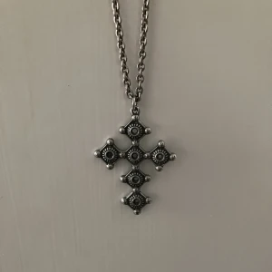 Korshalsband - Fint korshalsband som inte kommer till användning