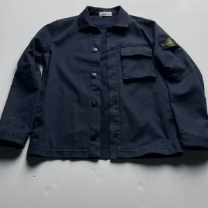 Stone Island Overshirt - Superbra condition som man ser! Använd 3-4 gånger Storlek M, sitter som M