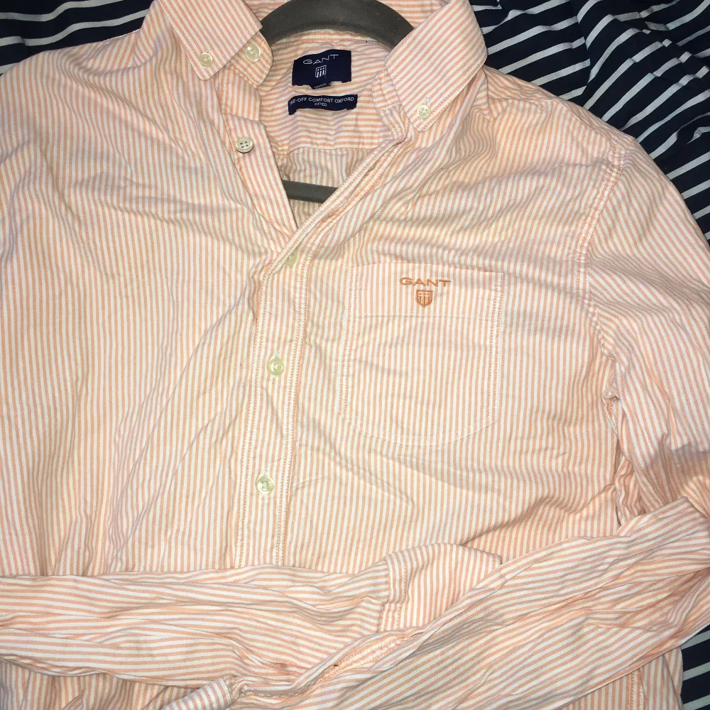 Orange vit randig skjorta ifrån Gant Storlek: M . Skjortor.