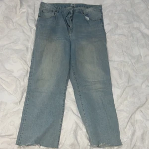 Jeans - Har använt flera gånger, supersköna men de sitter lite korta vid fötterna vilket jag inte gillar