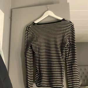 Randig tröja  - En jätte fin och skön tröja som jag aldrig använt från zara! Köpte för 300 säljer för 150❤️