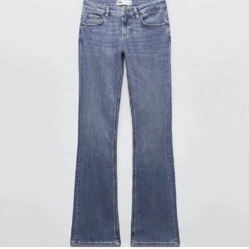 Säljer dessa jeans då dom inte kommer till andvändning!!💕. Jeans & Byxor.