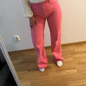 Rosa jeans från Gina tricot 
