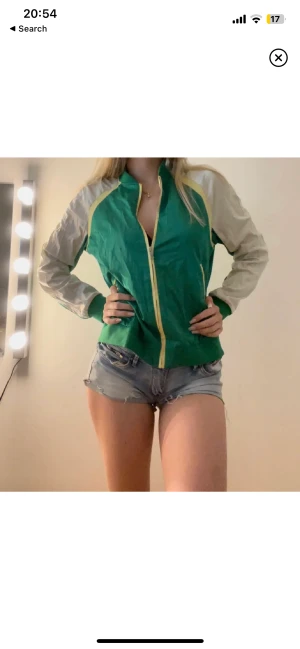 Jacka  - Säljer denna zip up från zara då den inte kommer till användning. Endast använt en gång❣️❣️