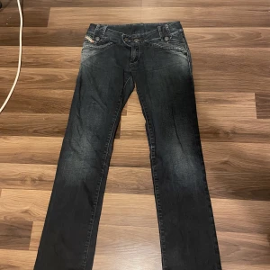 Diesel jeans - Lågmidjade jeans från diesel Klicka inte på köp nu. Vid snabbt köp kan jag tänka mig lite billigare 