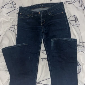 Lågmidjade jeans  - Säljer dessa jätte snygga lågmidjade jeans från levis då dem e för små