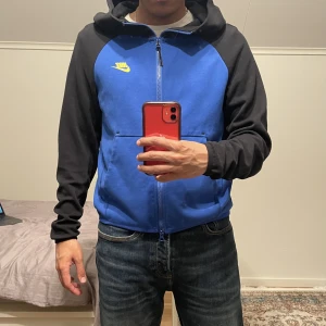 Old season - Nike tech hoodie - Storlek S (ganska kort så mer XS)