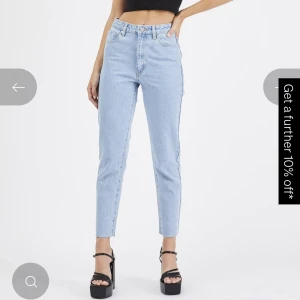 Abrand jeans 94 high slim - säljer dessa då de har varit i min garderob i evigheter och används typ 2 gånger men de köptes för ca 800kr och är i jätte bra skick