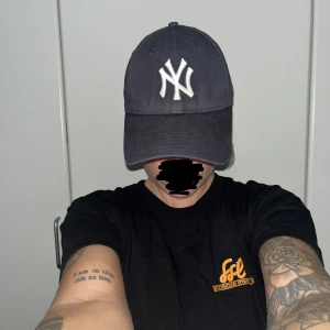 Keps - NY keps mörkblå  