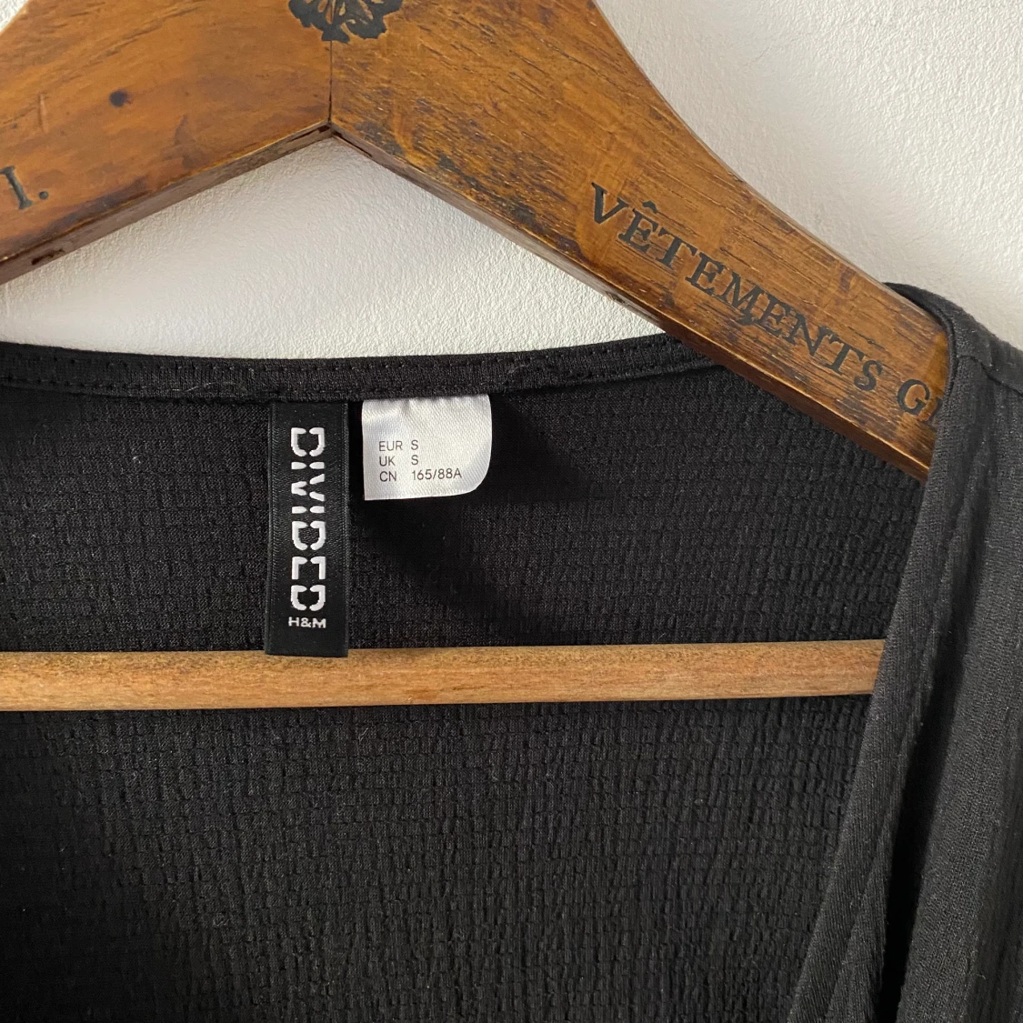 Svart omlottsklänning med knyte - 90