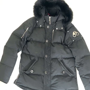 Moose knockles jcka - Äkta Moose knockles jacka som är använd några gånger  STORLEK: L Skriv för mer info 